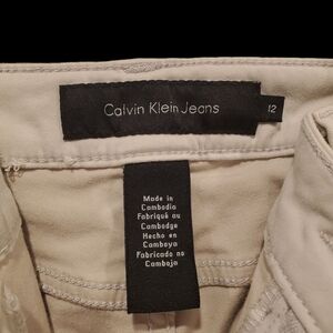 Calvin Klein Jeans in Cream